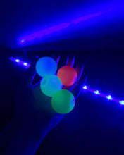 Last inn bildet i Galleri-visningsprogrammet, 4 stk selvklebende Glowballs som lyser i mørket - Mello Shop
